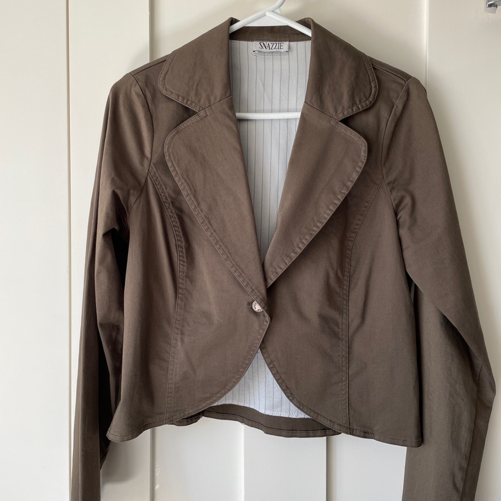 Olive Green Tailored Blazer with Notched Lapel and Cropped Fit